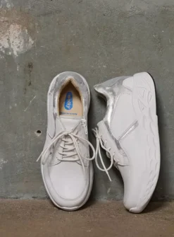Lage Veterschoenen|Wandelschoenen<Wolky Bounce - wit/zilver leer wit/zilverleer