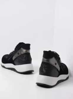 Hoge Veterschoenen|Wandelschoenen<Wolky Crown S2F - zwart stretchleer zwartstretchleer