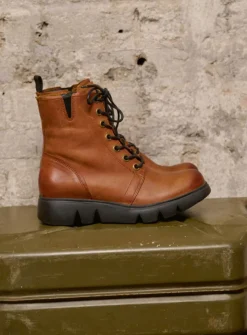 Hoge Veterschoenen|Veterlaarzen<Wolky Hope XW - cognac leer cognacleer
