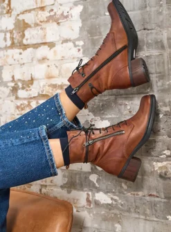 Veterlaarzen|Halfhoge Laarzen<Wolky Rimbley - cognac leer cognacleer