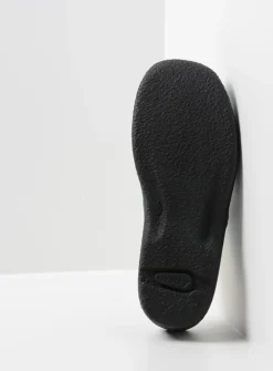 Slippers|Klompen<Wolky Seamy Slide - zwart geprint leer zwartgeprintleer