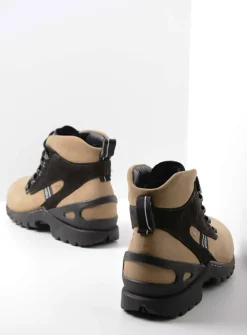 Hoge Veterschoenen|Wandelschoenen<Wolky Traction WP - camel nubuck camelnubuck